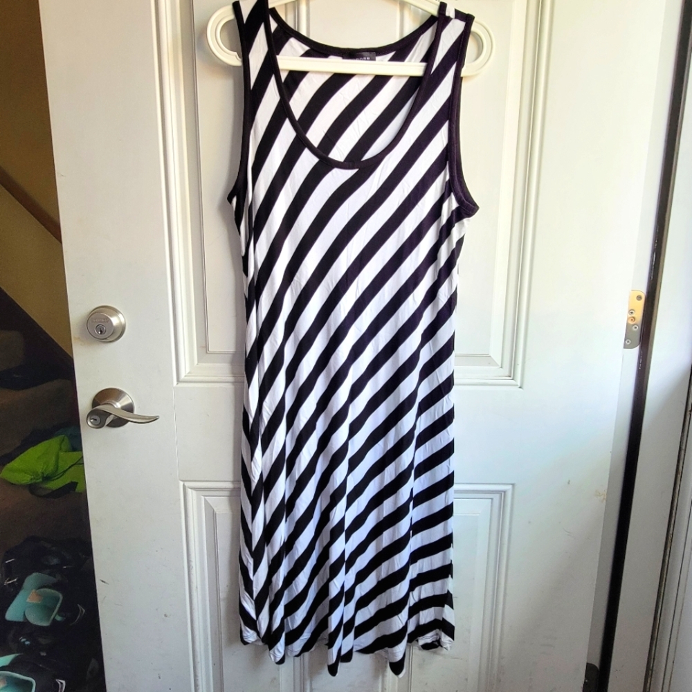 Spense Striped Black and White Sleeveless Dress